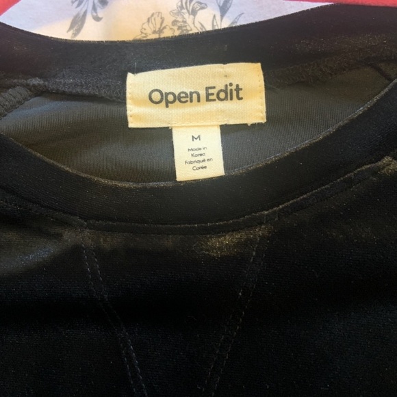 Beautiful Nordstrom velvet top - Picture 5 of 7